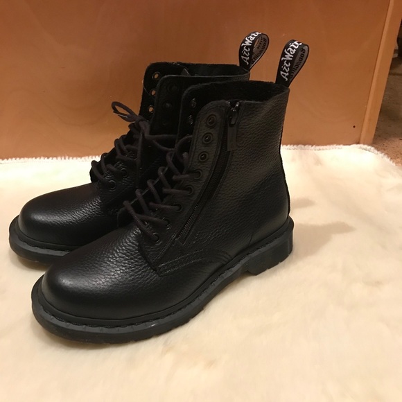 Dr. Martens Shoes - Doc Martens Pascal Style 1460 Grain leather Sz 8